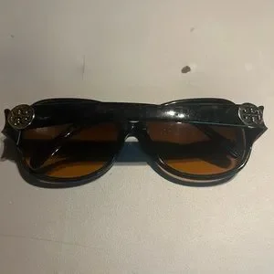 Tory Burch TY 7026 Sunglasses with Case Tory Burch | Accessories | Tory Burch Ty 726 Sunglasses  main image 4